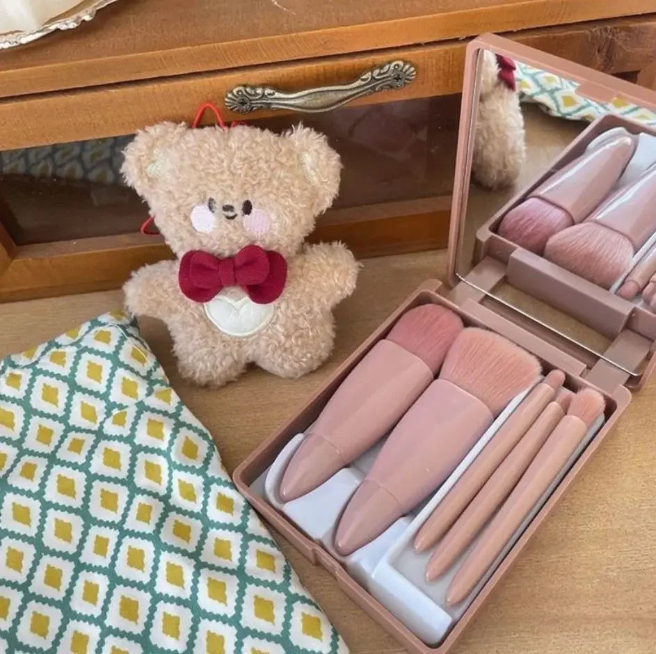5-Piece Portable Makeup – Brush Set With Mirror – Eyeshadow, Blush, Lip & Powder Brushes✨