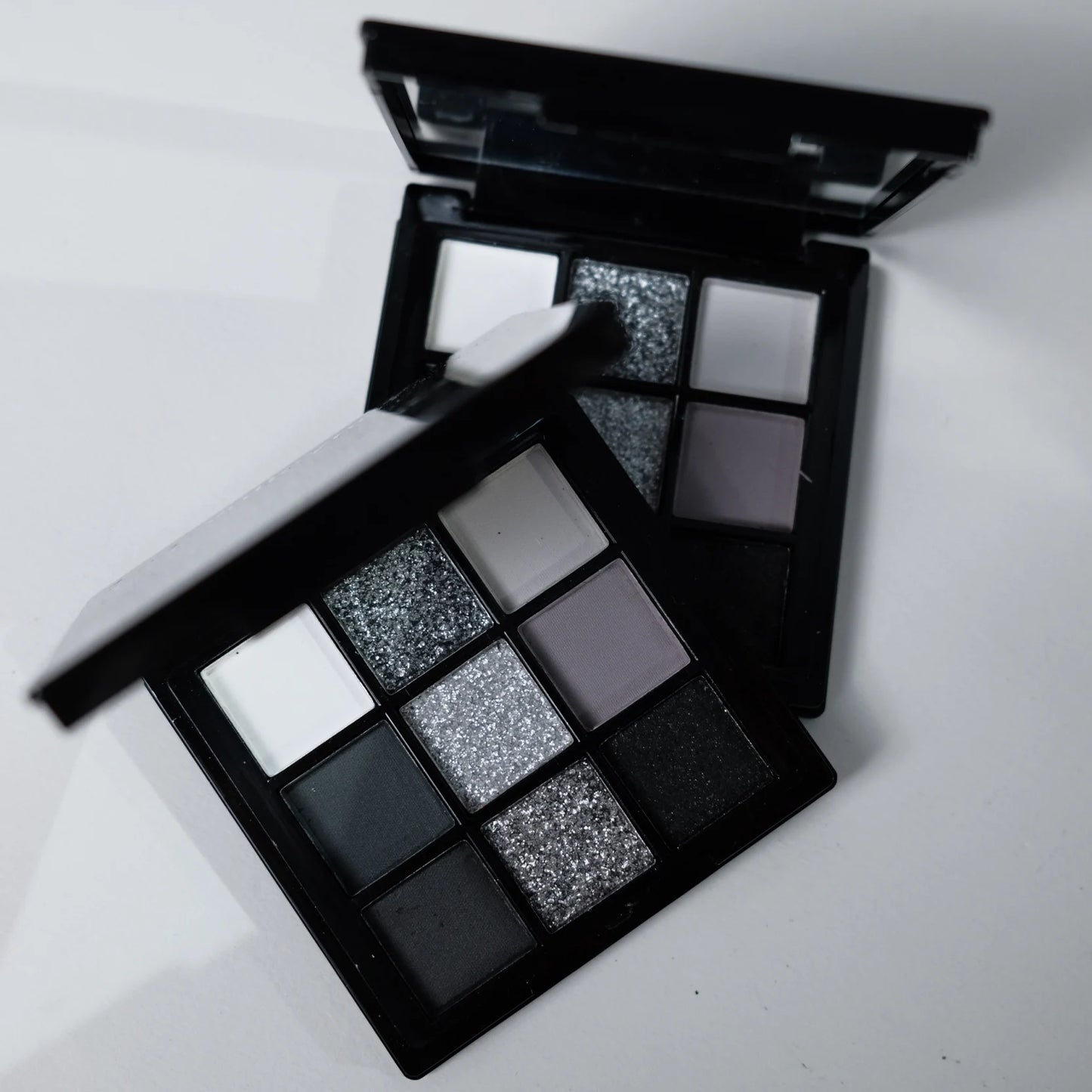 9-Color Smokey Eyeshadow – Palette – Black, Grey & Silver Matte✨