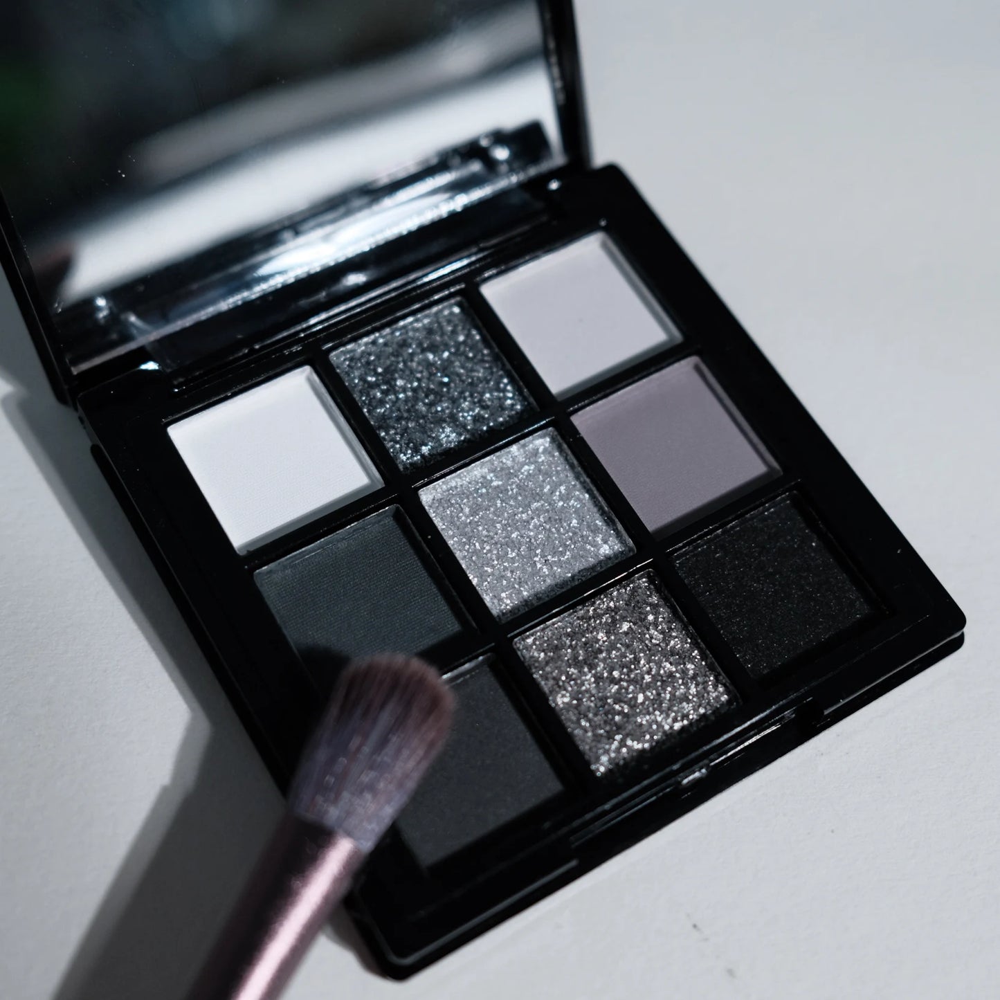 9-Color Smokey Eyeshadow – Palette – Black, Grey & Silver Matte✨