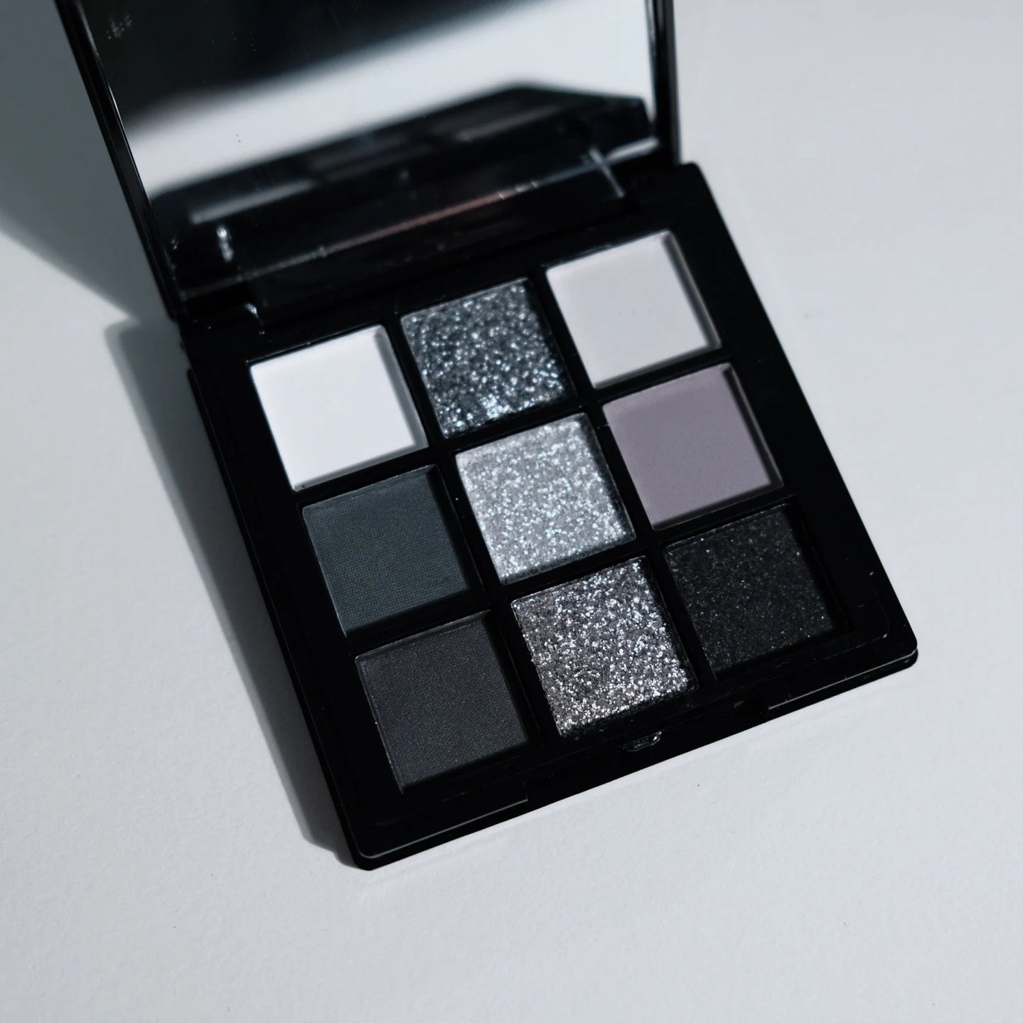 9-Color Smokey Eyeshadow – Palette – Black, Grey & Silver Matte✨